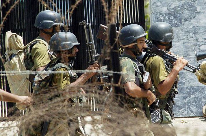 Átök í hálfan annan sólahring. Pakistanskir sérsveitarmenn snúa til baka eftir að hafa tekið þátt í árásinni á rauðu moskuna.