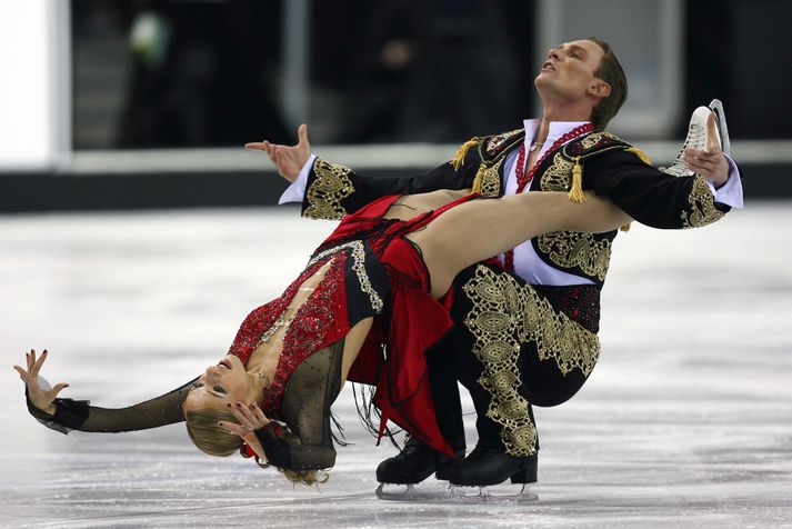 Kostomarov vann till gullverðlauna á Ólympíuleikunum í Tórínó árið 2006 ásamt Tatiana Navka.