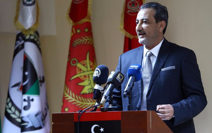 Mahdi Al-Barghathi, varnarmálaráðherra Líbýu, hefur verið leystur frá störfum meðan á rannsókn á árásinni stendur.