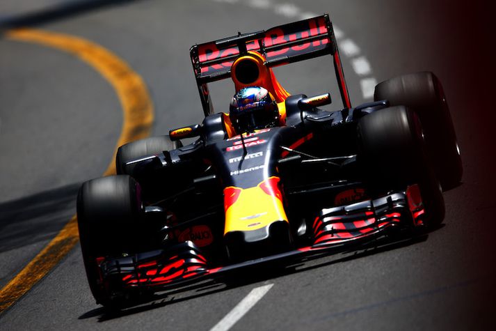 Daniel Ricciardo var fljótastur á æfingum í Mónakó.