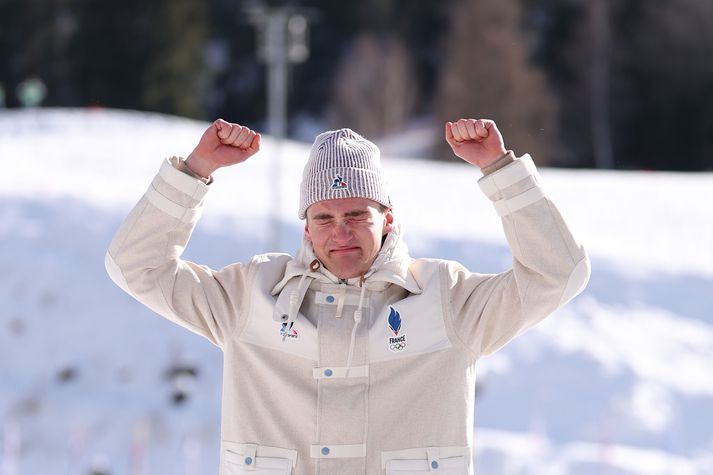 Mathis Desloges braut reglur en fékk bara gult spjald. 