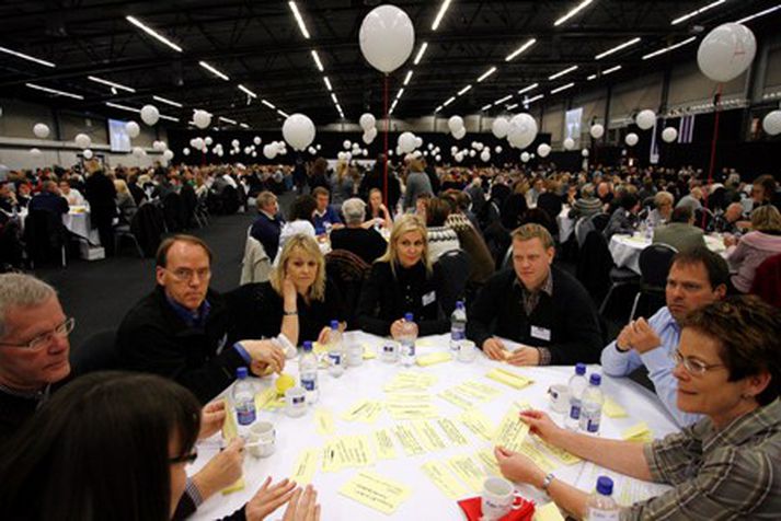 Frá þjóðfundinum í Laugardalshöll þar sem gildi fyrir stjórnlagaþingið var ákveðið.