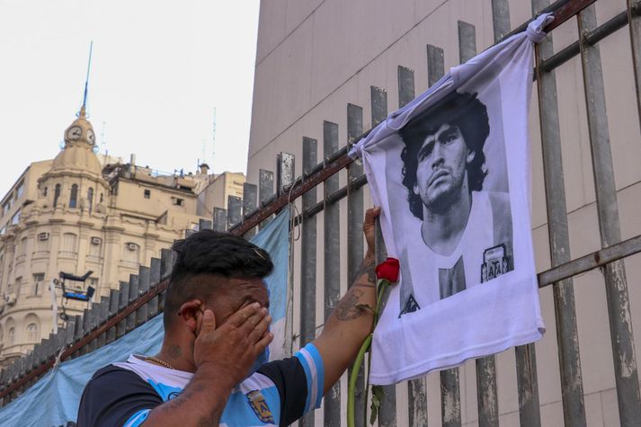 Borgarbúar í Búenos Aíres syrgðu Diego Maradona í gær.