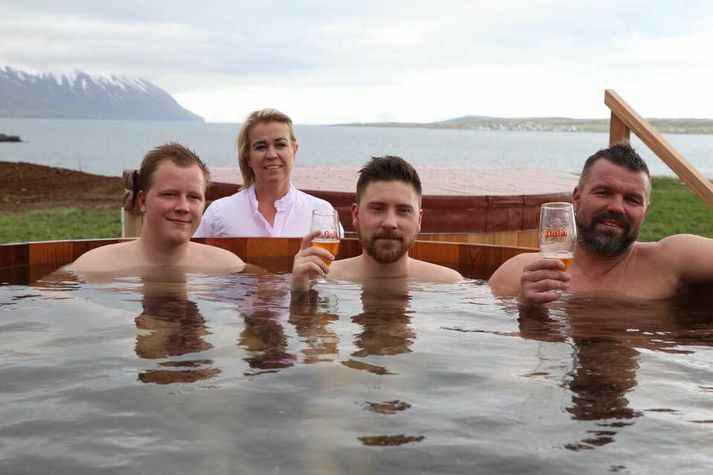 Agnes Anna og fjölskylda í bjórböðunum sem hafa sett svip sinn á ferðaþjónustu á Norðurlandi undanfarin ár. Þau vonast til að fá góðan granna til að taka við rekstrinum.