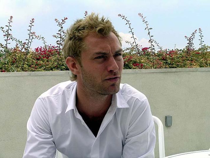 Jude Law er 34 ára
