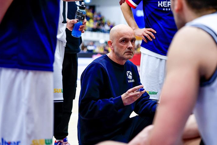 Pétur Ingvarsson er ekki lengur þjálfari karlaliðs Keflavíkur í körfubolta.
