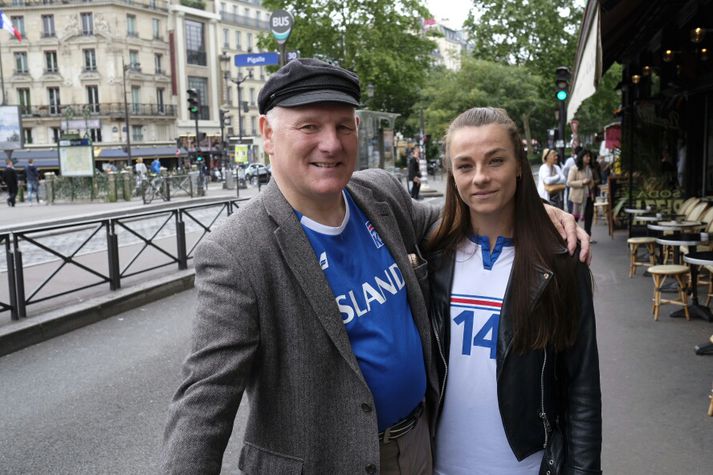 Feðginin Gísli Gíslason og Hallbera Guðný Gísladóttir í París í morgun.