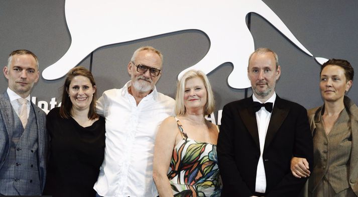 Frá frumsýningu myndarinnar í Feneyjum. Frá vinstri: Kjartan Sveinsson, Heather Millard, Ingvar E. Sigurðsson, Edda Arnljótsdóttir, Rúnar Rúnarsson og Claudia Hausfeld. 