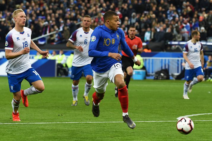 Kylian Mbappe á ferðinni í leiknum í gær.