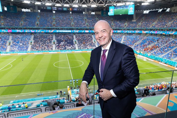 Gianni Infantino, forseti FIFA, heldur áfram að taka umdeildar ákvarðanir.