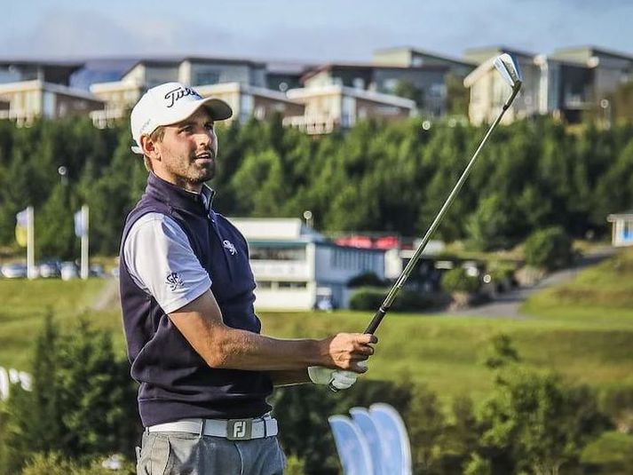 Andri Þór Björnsson heldur forystunni á Íslandsmótinu í golfi.