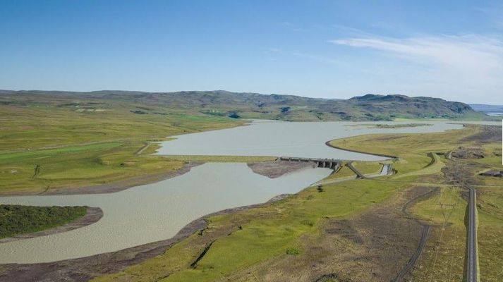 Tölvumynd af fyrirhugaðri Hvammsvirkjun í Þjórsá, sem nú er í biðstöðu.