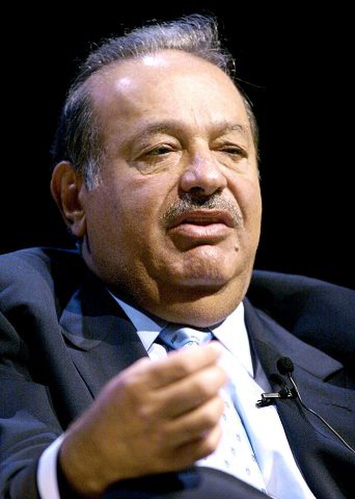 Carlos Slim Helu  er einfari að eðlisfari sem lifir fyrir börnin sín. Slim þykir hafa hörkutólaútlitið með sér og sést afar sjaldan brosa.