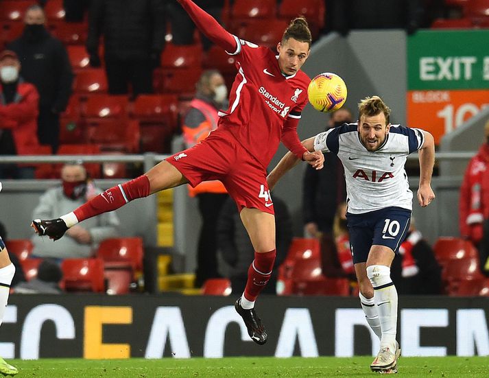 Rhys Williams hafði góðar gætur á Harry Kane.