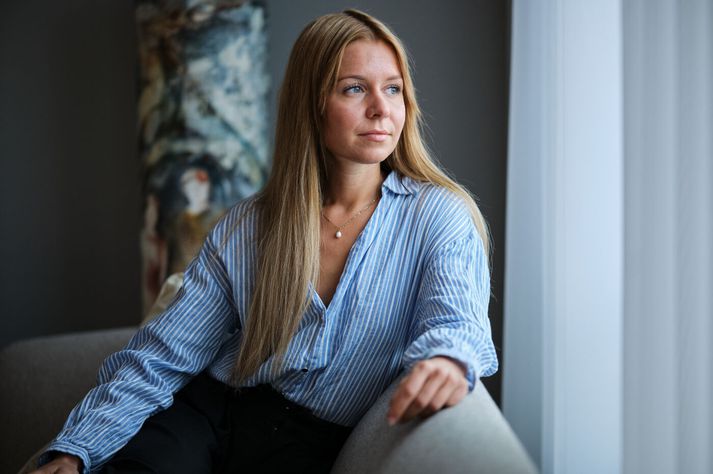 Vijona Salome flutti þriggja ára frá Litháen til Íslands. Æskuárin einkenndust af miklum flutningum, erfiðum heimilisaðstæðum, dvöl í Kvennaathvarfinu og tímabilum þar sem lítið var til af mat.