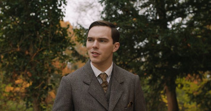 Nicolas Hoult sem JRR Tolkien.