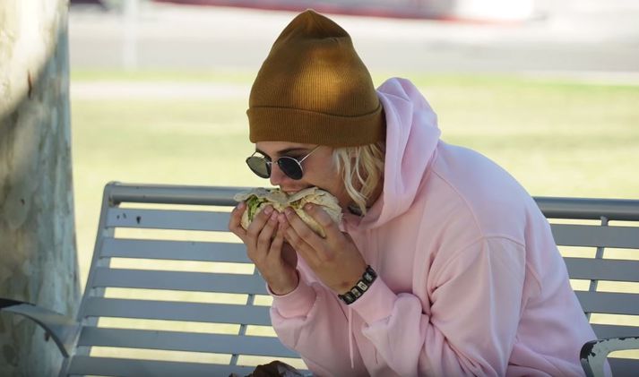 Burritomyndin af Justin Bieber var sviðsett.