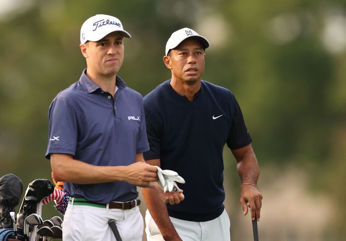 Justin Thomas og Tiger Woods voru samferða á fyrsta hring í dag. Tiger átti ekki alveg jafn góðan hring og Thomas.