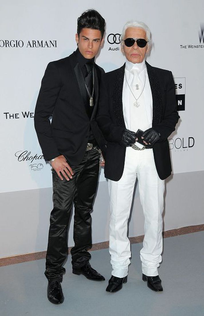 Gagnrýninn Karl Lagerfeld er ekki vanur að sitja á skoðunum sínum. Hann er ekki hrifinn af tísku bresks hefðarfólks. nordicphotos/getty