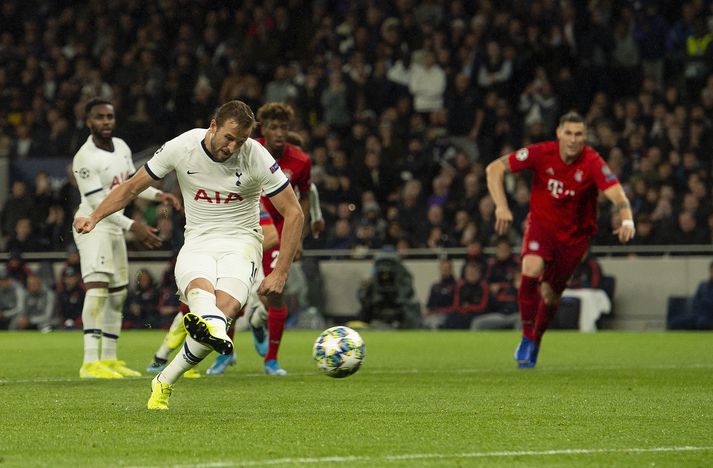 Harry Kane skorar úr vítaspyrnu gegn Bayern München í riðlakeppni Meistaradeildar Evrópu árið 2019.