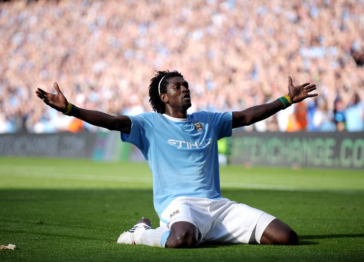 Adebayor fagnar fyrir framan stuðningsmenn Arsenal árið 2009