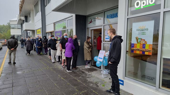 Bólusetningar og sýnatökur fara nú fram hjá Heilsugæslunni á höfuðborgarsvæðinu í Mjódd.