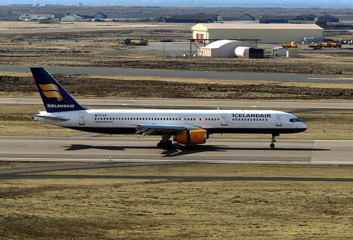 Fjárfestar vænta að Icelandair verði skráð á markað. Hlutabréf í FL Group hafa hækkað yfir fjörutíu prósent á einum mánuði.