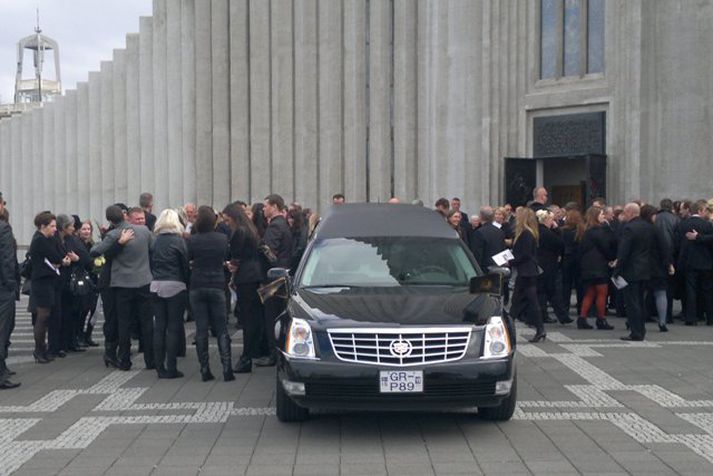 Fyrir utan Hallgrímskirkju í dag.