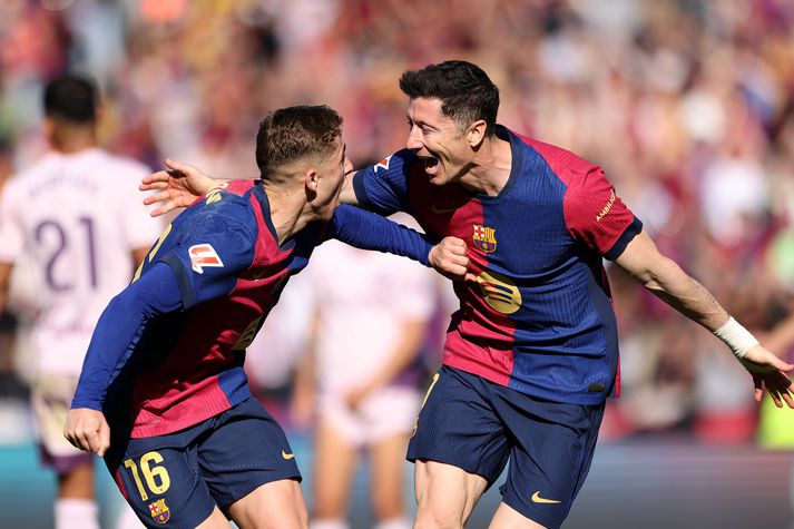 Robert Lewandowski og Fermin Lopez fagna hér saman einu marka Barcelona á þessu tímabili.