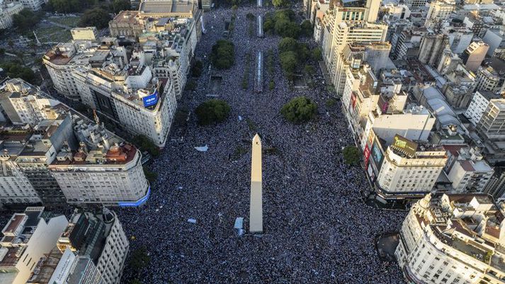 Fræga risagatan í Buenos Aires var troðfull af fólki að fagna titlinum.