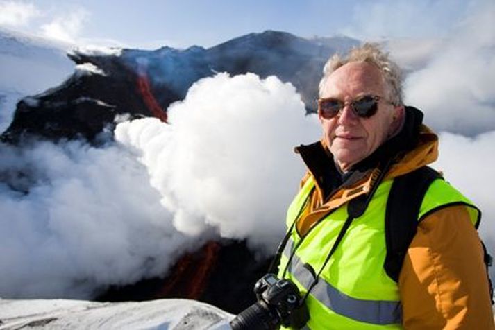 Haraldur Sigurðsson við hraunfoss á Fimmvörðuhálsi í mars 2010.