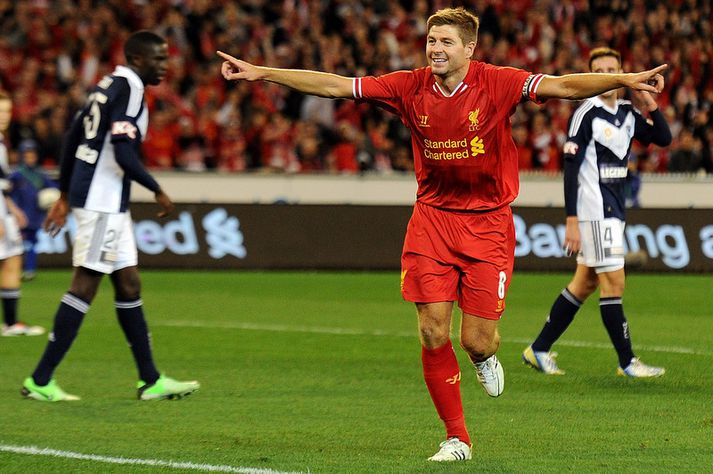 Steven Gerrard fagnar hér marki sínu í morgun.