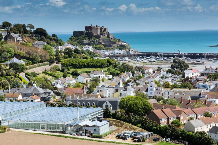 Frá Mont Orgueil-kastala í bænum Gorey á Jersey.