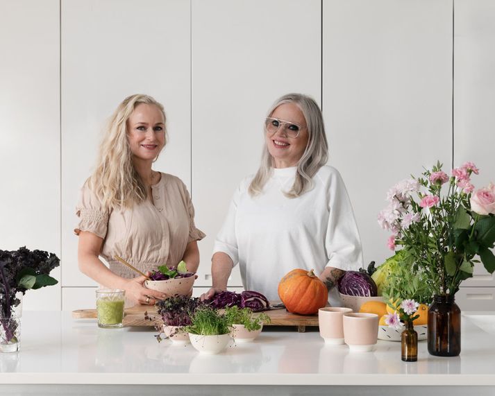 Höfundar bókarinnar eru þær Lára G. Sigurðardóttir og Sólveig Eiríksdóttir.