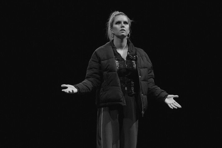 Þórey Birgisdóttir er leikari sýningarinnar en þýðing verksins er jafnframt í höndum hennar ásamt Önnu Maríu Tómasdóttur leikstjóra.