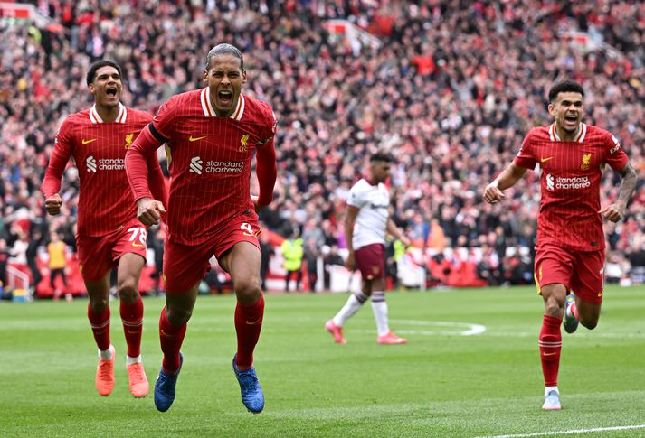 Virgil van Dijk fagnar sigurmarki sínu gegn West Ham United.