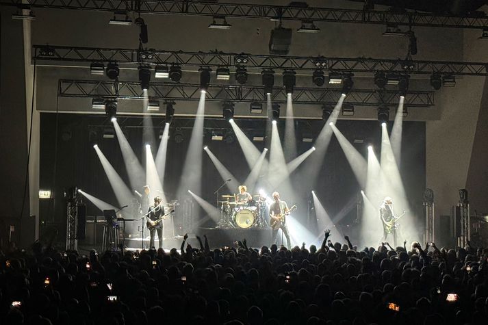 Queens of the Stone Age trylltu lýðinn í Höllinni.