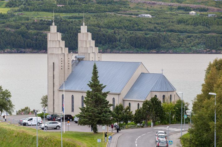 Mennirnir stálu bjórnum á Akureyri í byrjun júlí árið 2019.