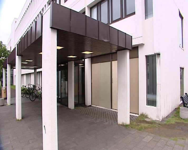 Hér sjást skemmdirnar á húsi geðdeildar Landspítalans.