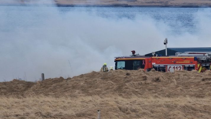 Engin hætta er talin steðja að mannvirkjum.