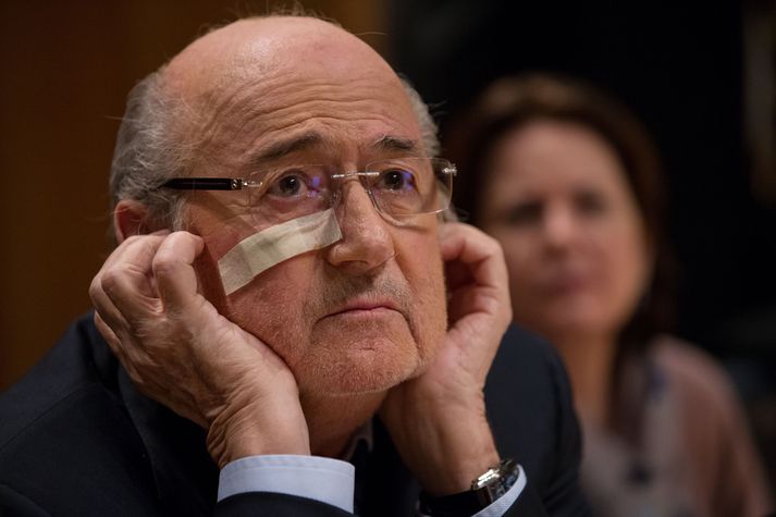 Sepp Blatter er ekki hrifinn af nýjustu stóru ákvörðun FIFA varðandi komandi heimsmeistaramót sem fram fer árið 2030.