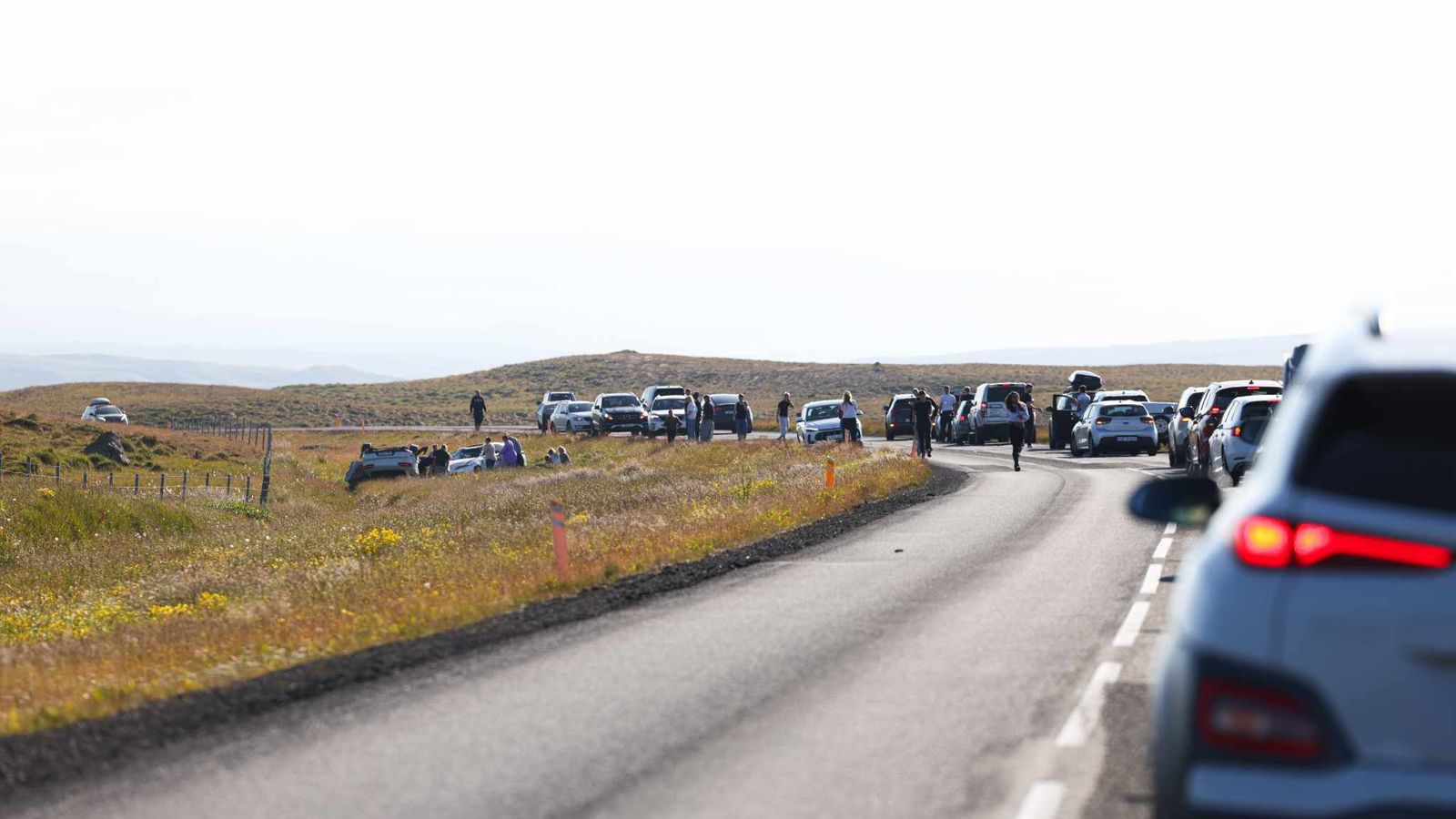Gríðar­legur fjöldi fyrir norðan og mikil ó­þolin­mæði á heim­leið