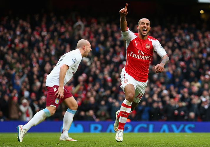 Arsenal vann Aston Villa 5-0 í febrúar þar sem Theo Walcott skoraði eitt markanna.