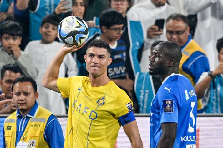 Cristiano Ronaldo varð að sætta sig við rautt spjald og tap í undanúrslitum sádiarabíska ofurbikarsins.