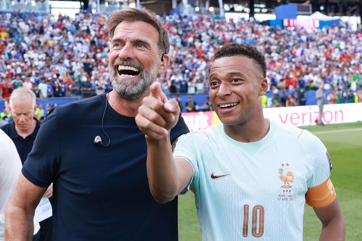 Það fór vel á með þeim Jürgen Klopp og Kylian Mbappé eftir sigur Frakka á Marokkó í átta liða úrslitum HM þar sem franski framherjinn var bæði með mark og stoðsendingu.