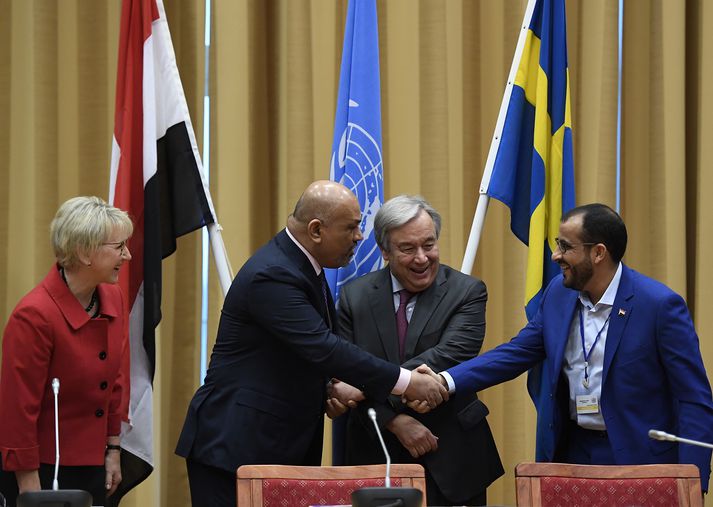 Margot Wallström, utanríkisráðherra Svíþjóðar, Khaled al-Yamani, utanríkisráðherra Jemens, Antonio Guterres, aðalritari Sameinuðu þjóðanna, og Mohammed Abdelsalam, aðalsamningamaður Húta, í Svíþjóð fyrr í dag.