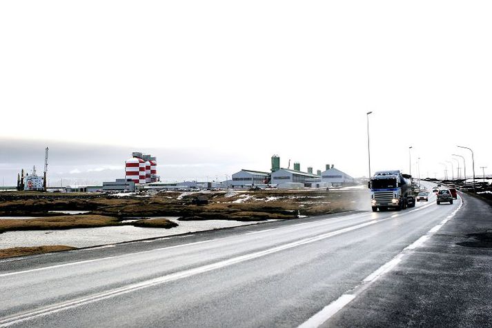 Ráðist verður í framkvæmdir á Reykjanesbraut við Straumsvík á næstunni. Þar verða gerð undirgöng til að auka öryggi á gatnamótunum. Fréttablaðið/Heiða