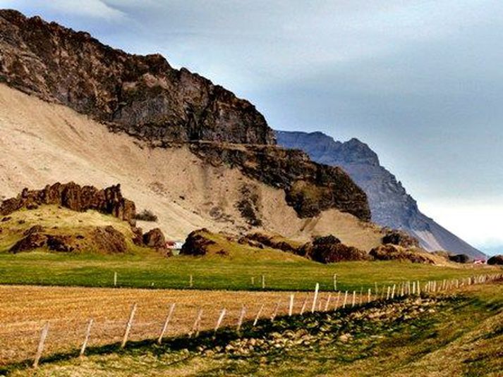Undir Eyjafjöllum. Séð frá þjóðveginum. 