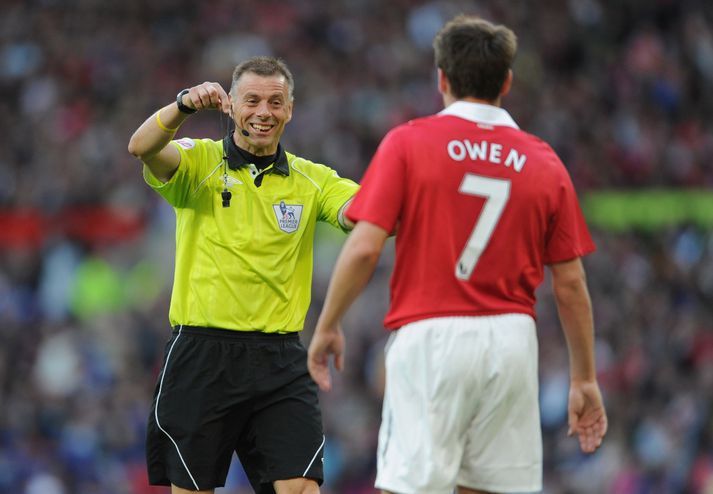 Halsey gantast við Michael Owen er hann spilaði með United.