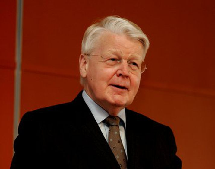 Ólafur Ragnar Grímsson, forseti Íslands, afhendir safnaverðlaunin í dag. Mynd/ GVA.